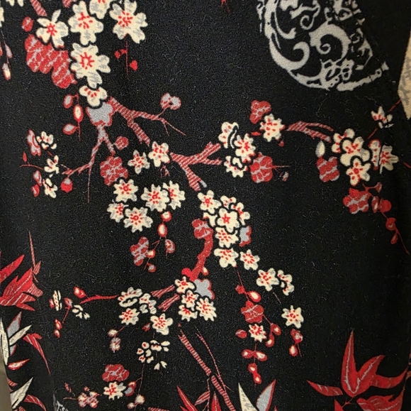 Forever 21 Floral V-neck Long Sleeve‎ Top Size Medium - Picture 2 of 5